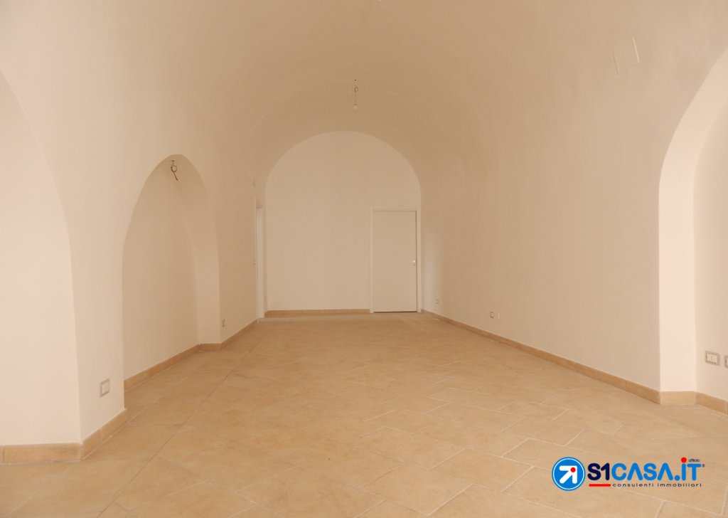 Rent Business / Commercial License Galatone - Business Room In Via Chiesa Locality 