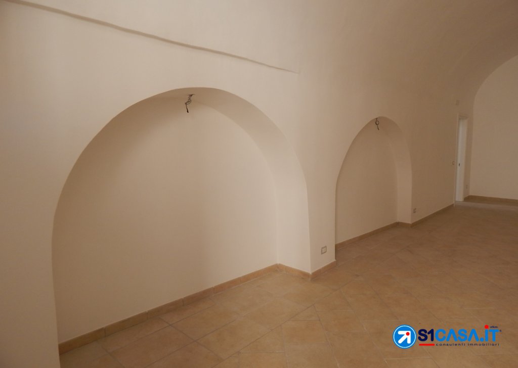 Rent Business / Commercial License Galatone - Business Room In Via Chiesa Locality 