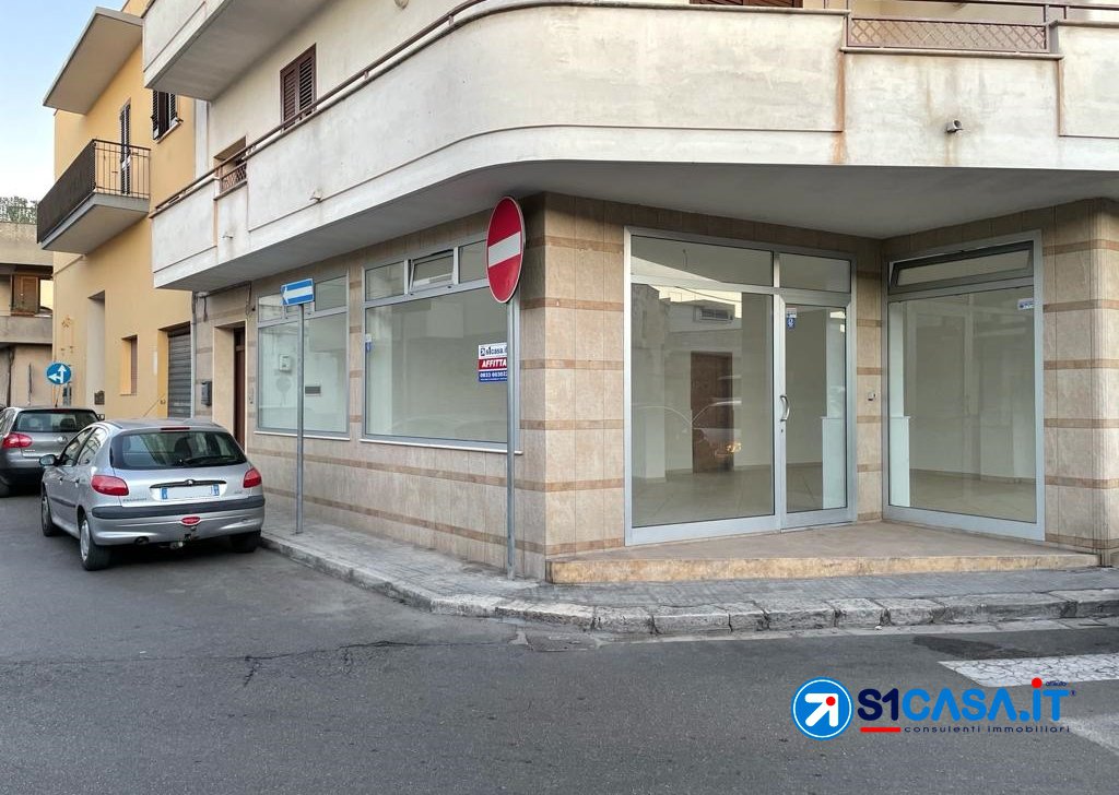 Rent Shop/Commercial Local Galatone - Commercial room in Viale Aldo Moro ground floor Locality 