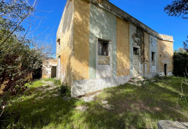 Period farmhouse with land for sale in Galatone
