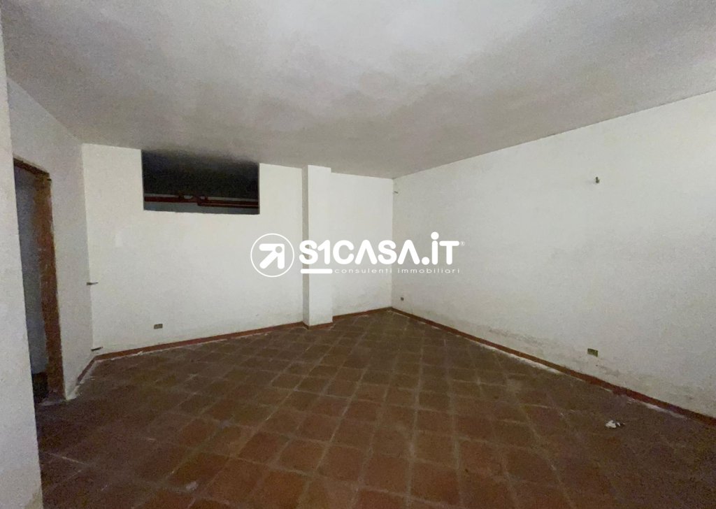 Sale Apartment Galatone - Mezzanine floor apartment with large basement Locality 