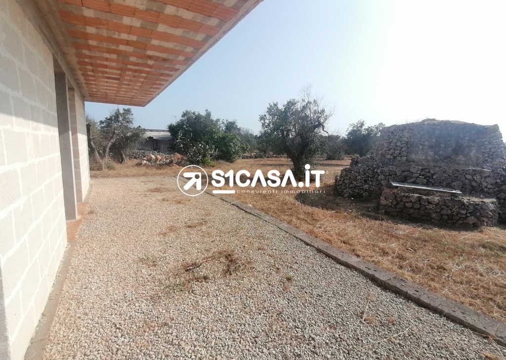 Sale Casale, Casa Colonica, Masseria Galatone - Rustic building with land in C.da Tre Pietre Locality 